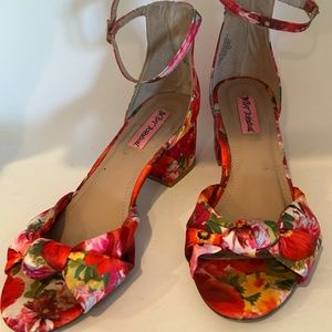 Betsey Johnson Ivee Red Floral Block Heel Sandals, Size 7.5